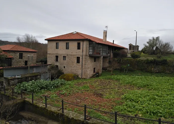 Caserio De Fontes * Nogueira De Ramuin